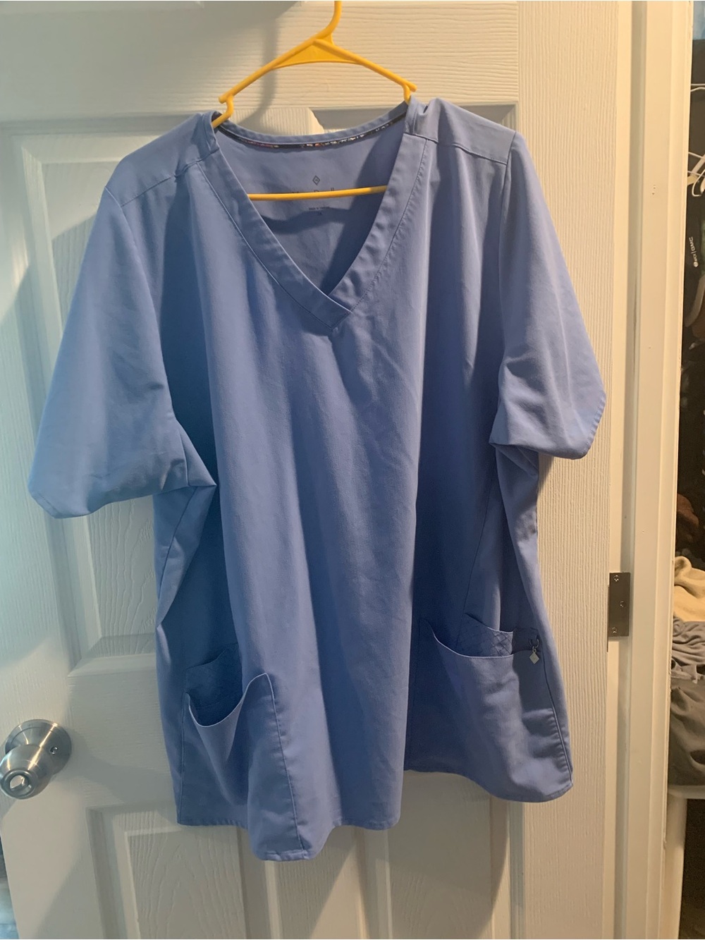 Vera Bradley ceil Blue V-Neck Scrub Top